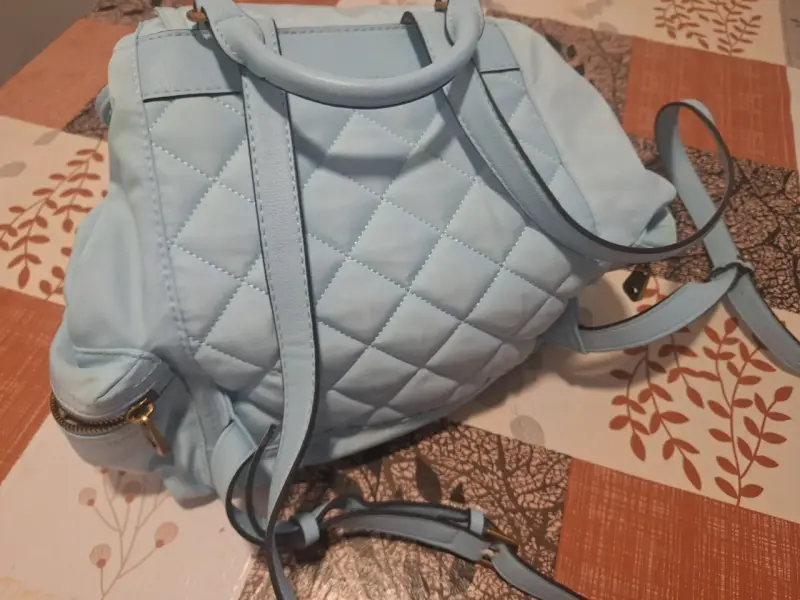 Mochila celeste Guess con bolsillos - 4
