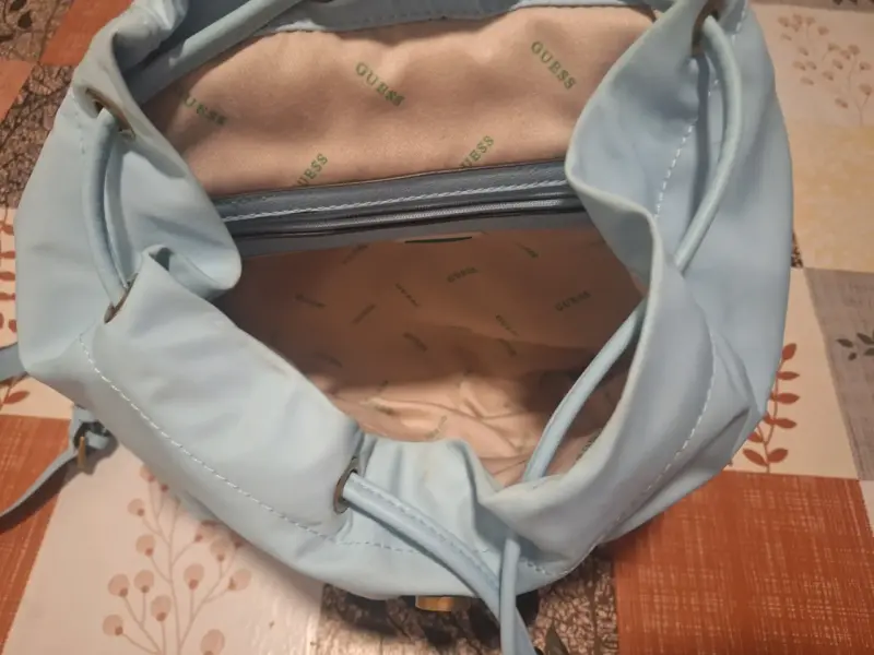 Mochila celeste Guess con bolsillos - 5