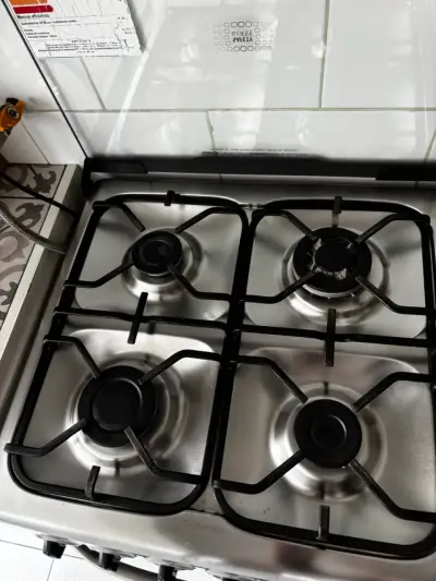 Cocina a gas Mademsa con horno y 4 quemadores - miniatura 2