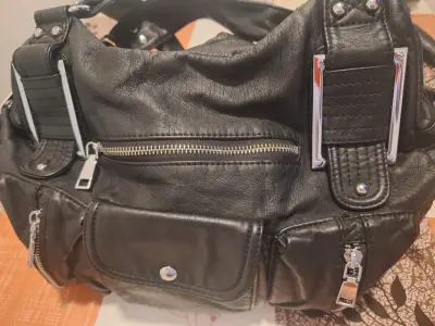 Bolso de cuero negro con múltiples bolsillos - miniatura 1