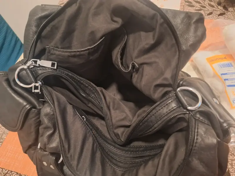 Bolso de cuero negro con múltiples bolsillos - 2