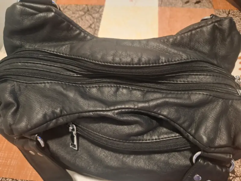 Bolso de cuero negro con múltiples bolsillos - 3