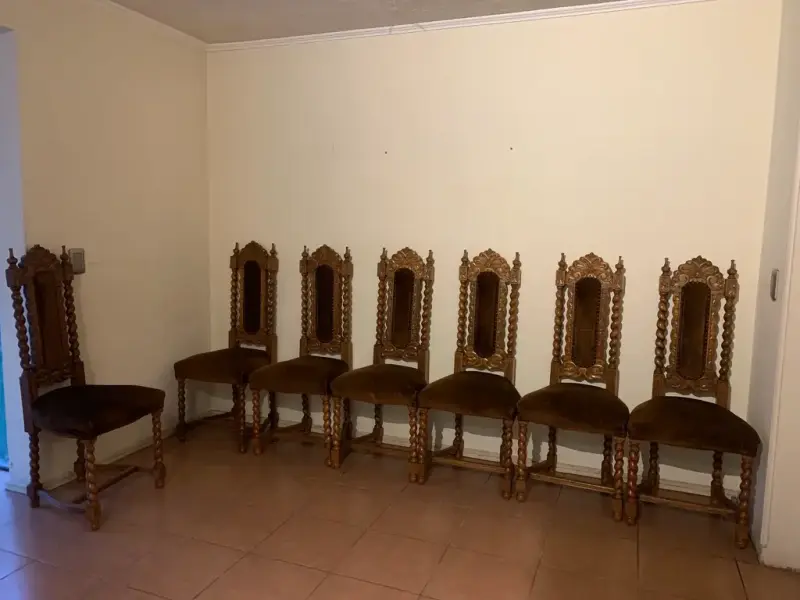 Juego de sillas de madera tallada estilo clásico - 2