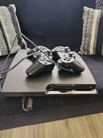 Consola Sony PS3 con dos controles - miniatura 2