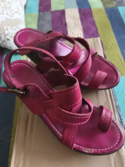 Sandalias rosadas de cuero para mujer - miniatura 1