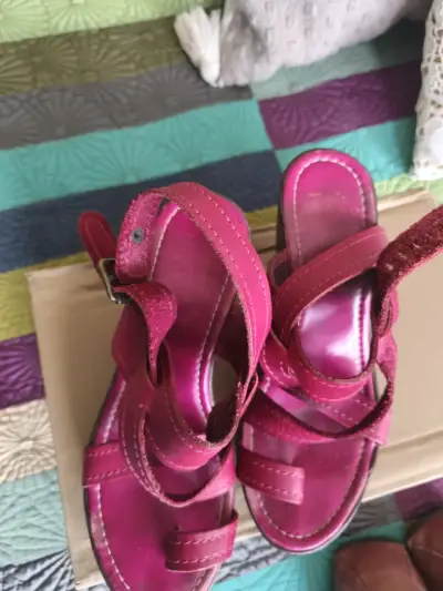 Sandalias rosadas de cuero para mujer - miniatura 2