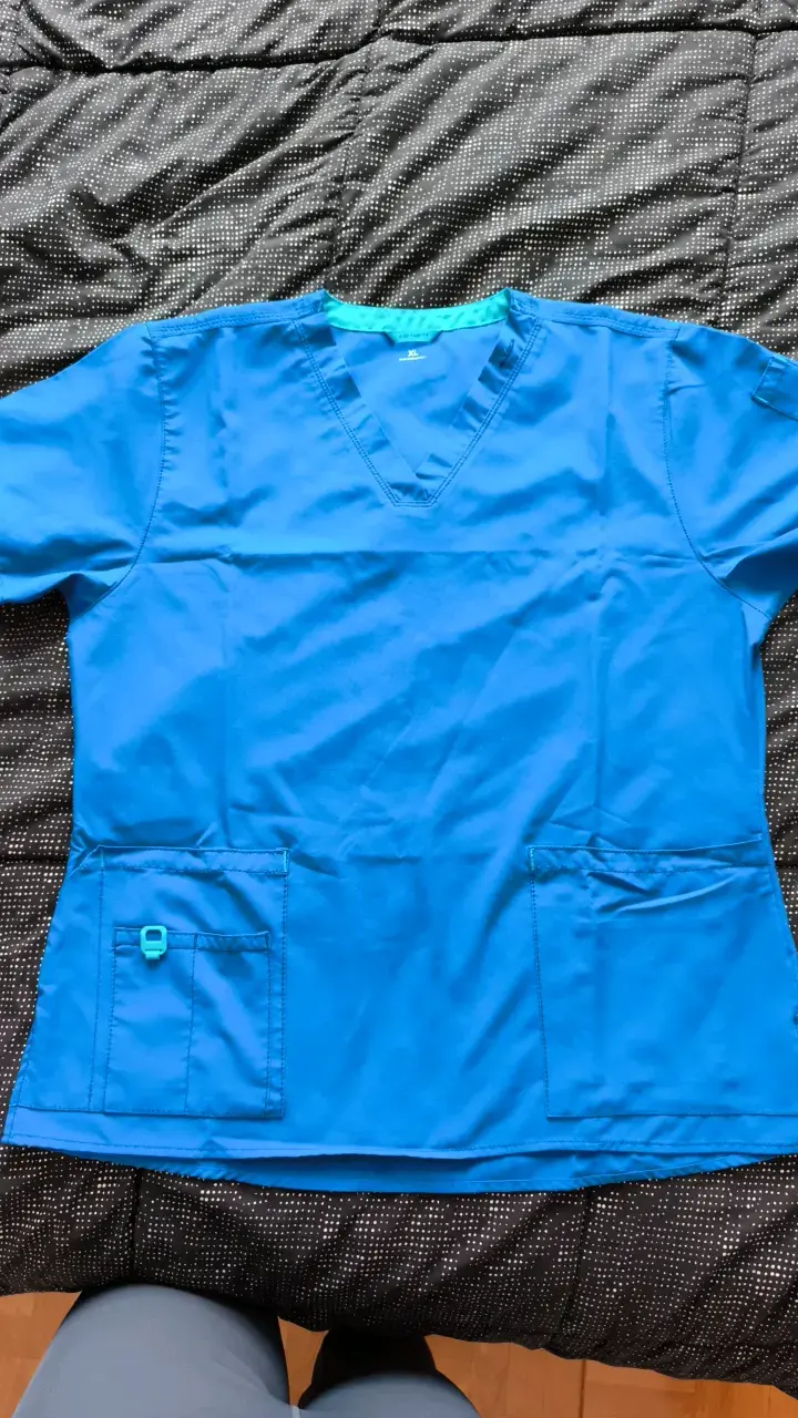Conjunto de blusas médicas estampadas y lisas - 2