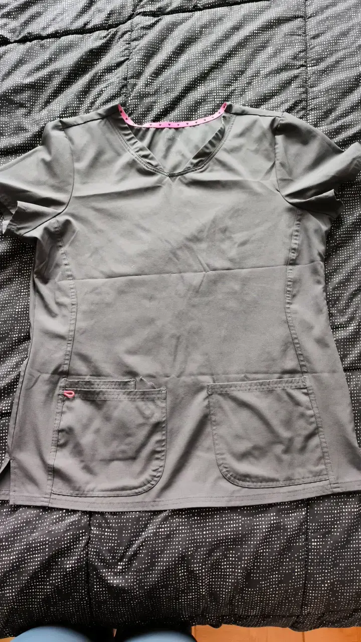 Conjunto de blusas médicas estampadas y lisas - 5