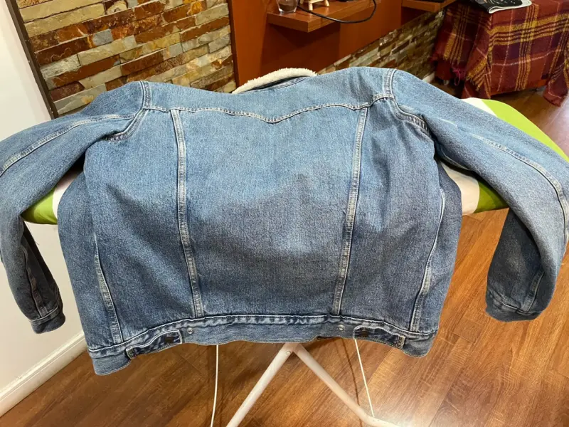 Chaqueta de mezclilla Levi's con forro de borrego - 4