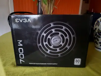 Fuente de Poder EVGA 700W 80 Plus - miniatura 1