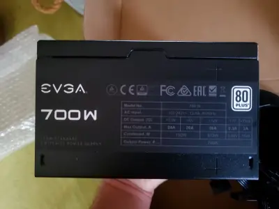 Fuente de Poder EVGA 700W 80 Plus - miniatura 3
