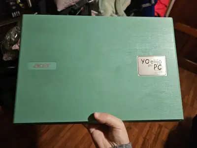 Notebook Acer verde con cargador incluido - miniatura 2