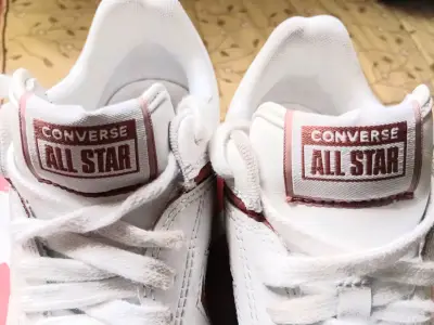 Zapatillas blancas Converse All Star clásicas - miniatura 1