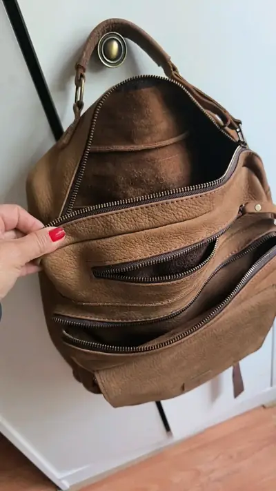 Mochila de cuero Peregrina color camel - miniatura 3