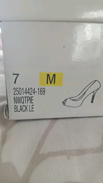 Zapatos de tacón Nine West beige elegantes - miniatura 2