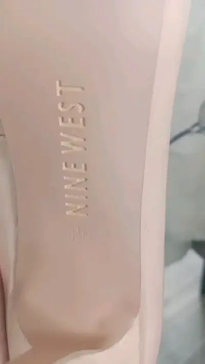 Zapatos de tacón Nine West beige elegantes - miniatura 3