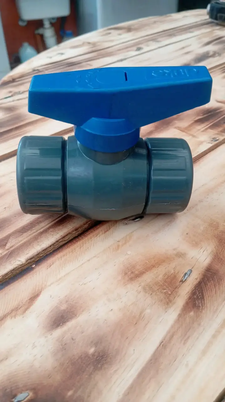 Válvula de bola PVC Duke 1 1/4 pulgadas - 2