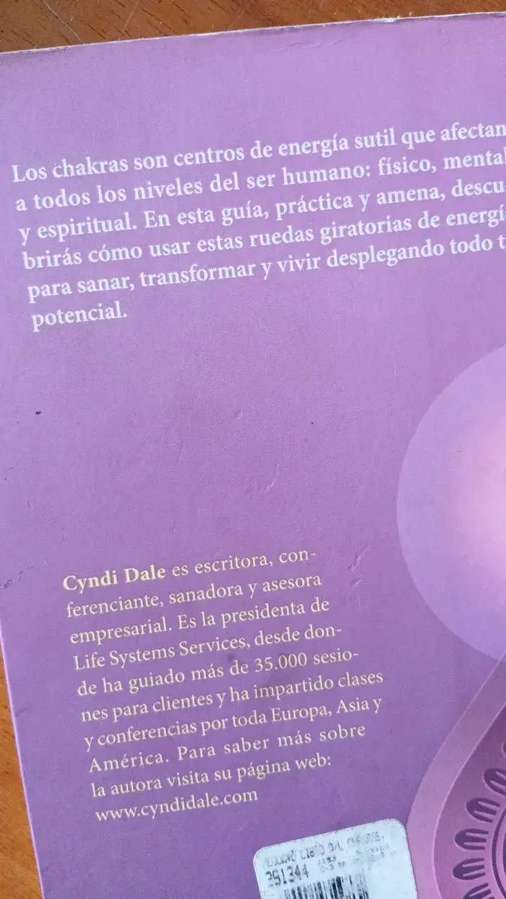 Libro El Pequeño Libro de los Chakras por Cyndi Dale - 2