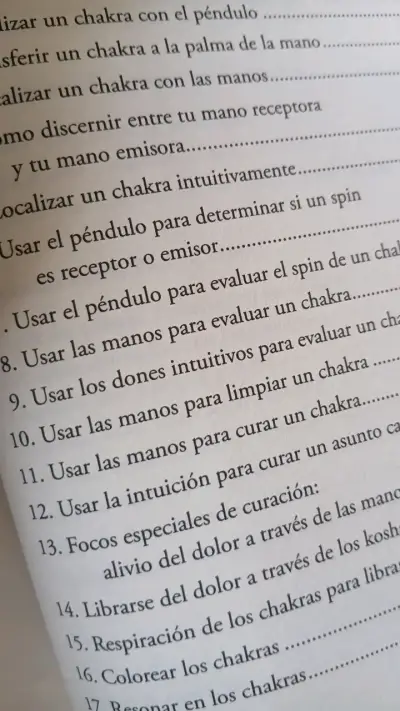 Libro El Pequeño Libro de los Chakras por Cyndi Dale - miniatura 5