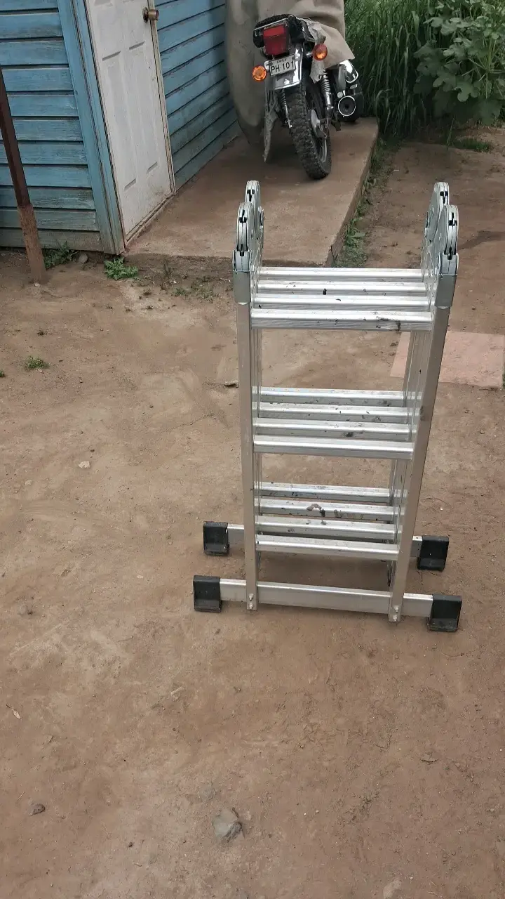 Escalera plegable de aluminio multiuso