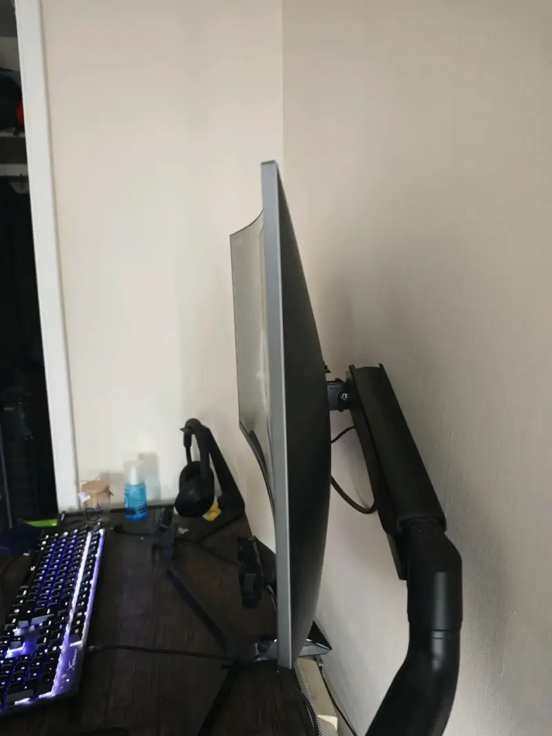 Monitor curvo Samsung 27in VA QHD - 6