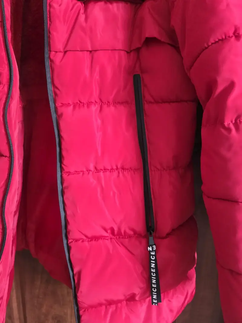 Chaqueta de invierno roja con capucha - 2