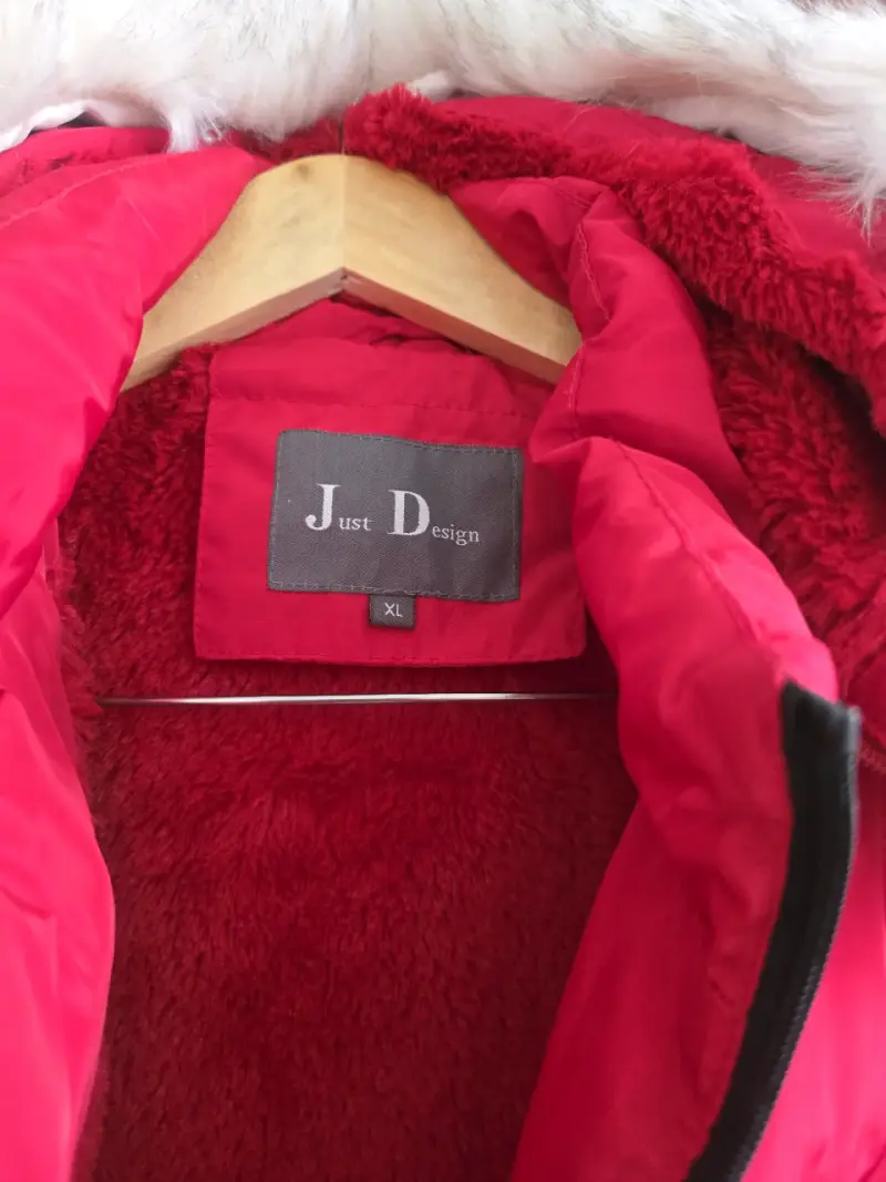 Chaqueta de invierno roja con capucha - 3