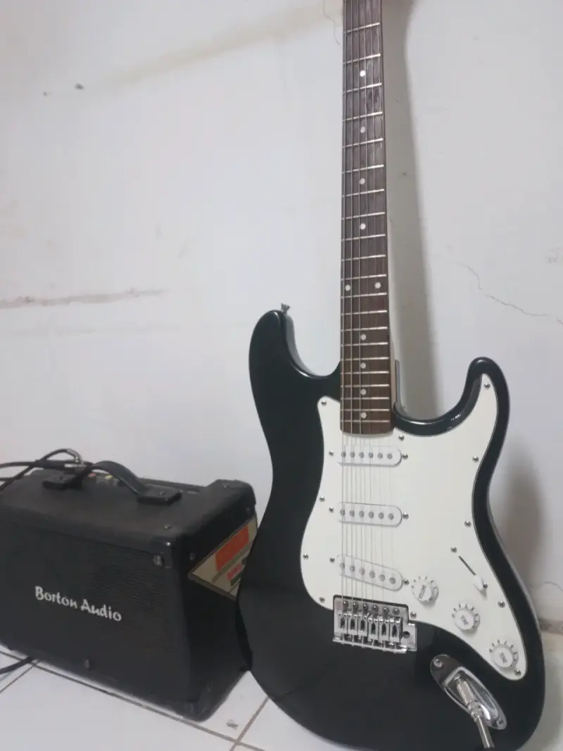 Guitarra eléctrica Scorpion con amplificador Borton Audio - 2