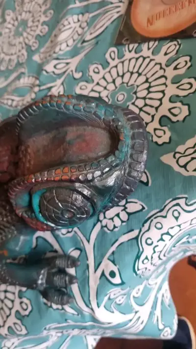 Escultura decorativa de camaleón en resina - miniatura 3