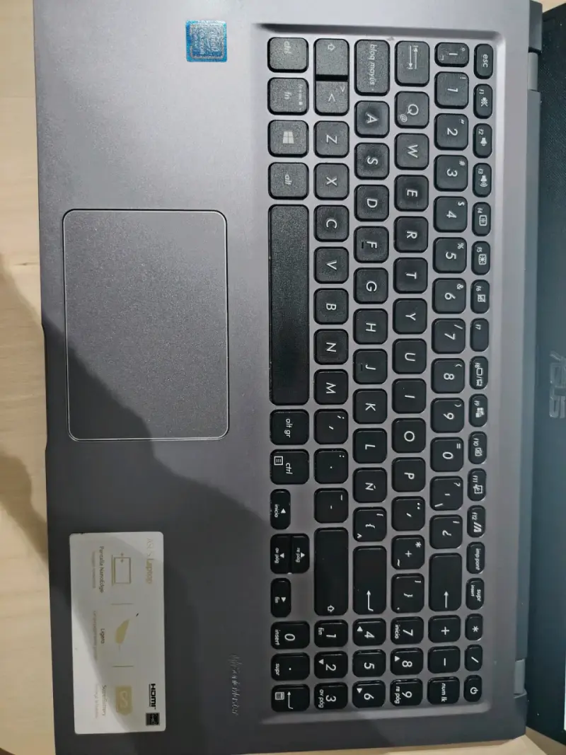 Notebook ASUS con Intel Celeron y pantalla HD - 2