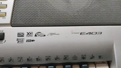Teclado Yamaha PSR-E403 con 61 teclas - miniatura 3