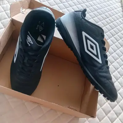 Zapatillas de fútbol Umbro Forza III TF negras - miniatura 3