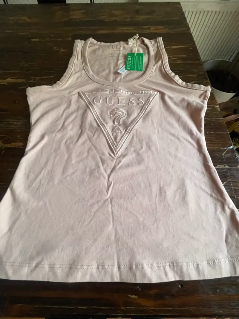 Polera sin mangas Guess para mujer en rosa y negro - 2