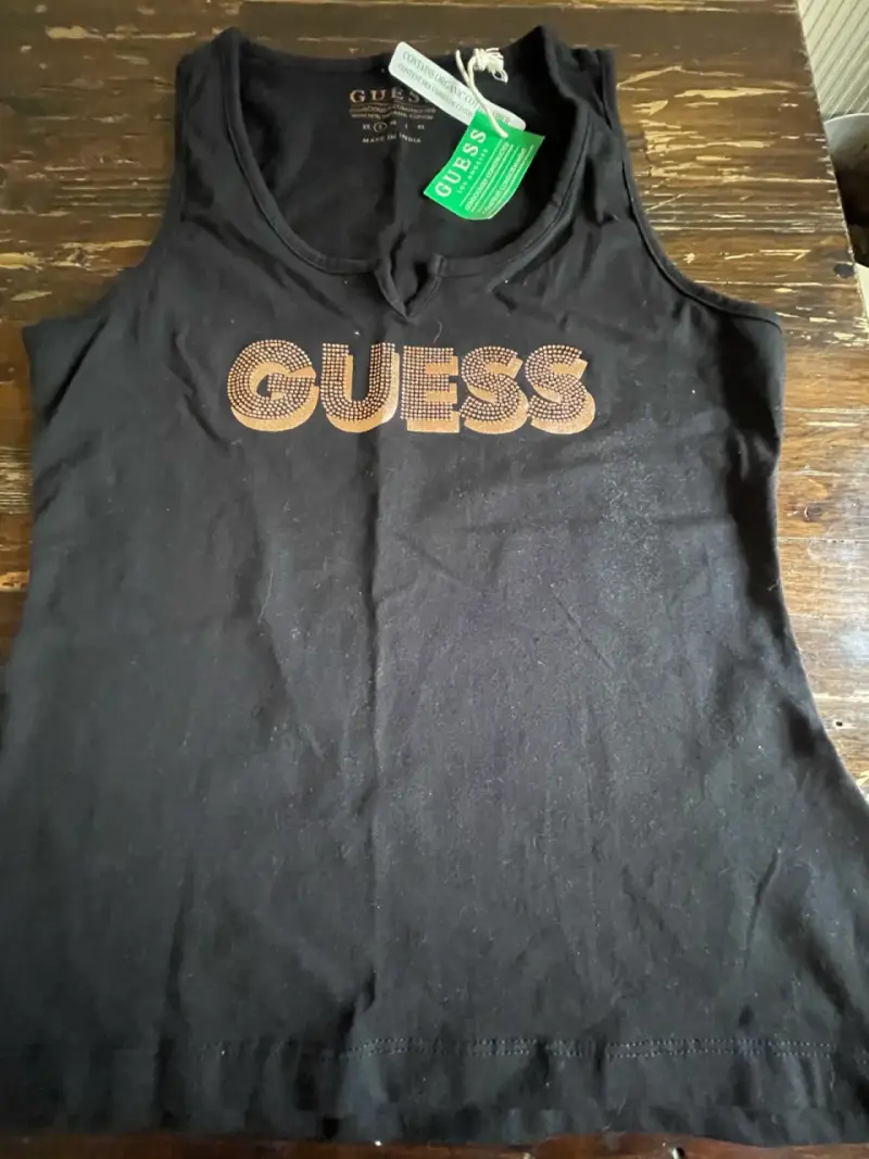 Polera sin mangas Guess para mujer en rosa y negro - 3