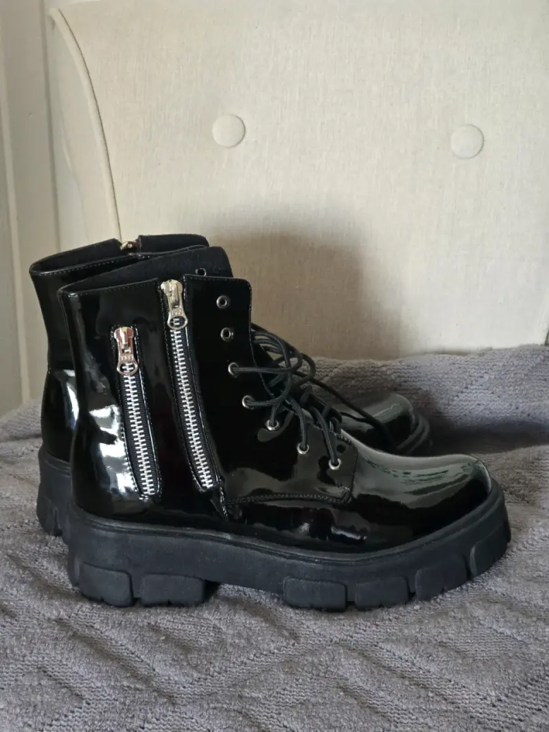 Botines de charol negro - 1