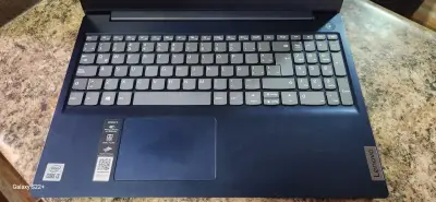 Laptop Lenovo Ideapad 15.6 pulgadas en buen estado - miniatura 5