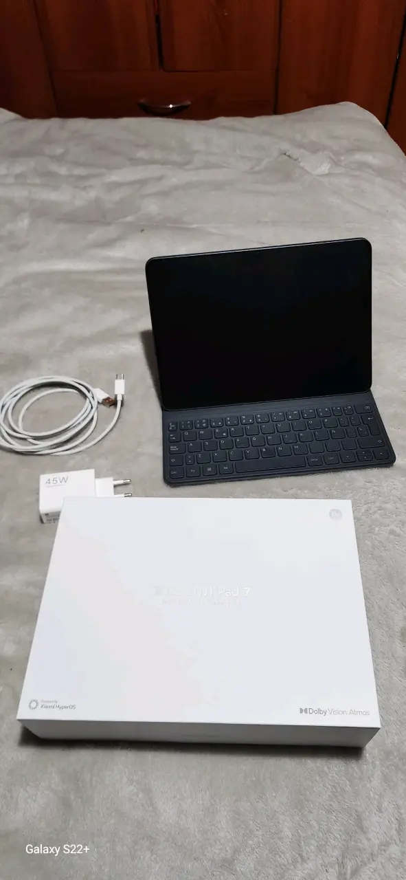 Tablet Xiaomi pad 7 con sus respectivos accesorios
