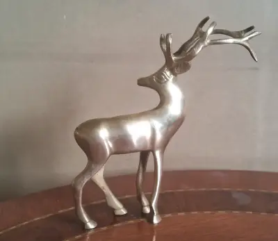 Figura decorativa de ciervo en bronce - miniatura 2