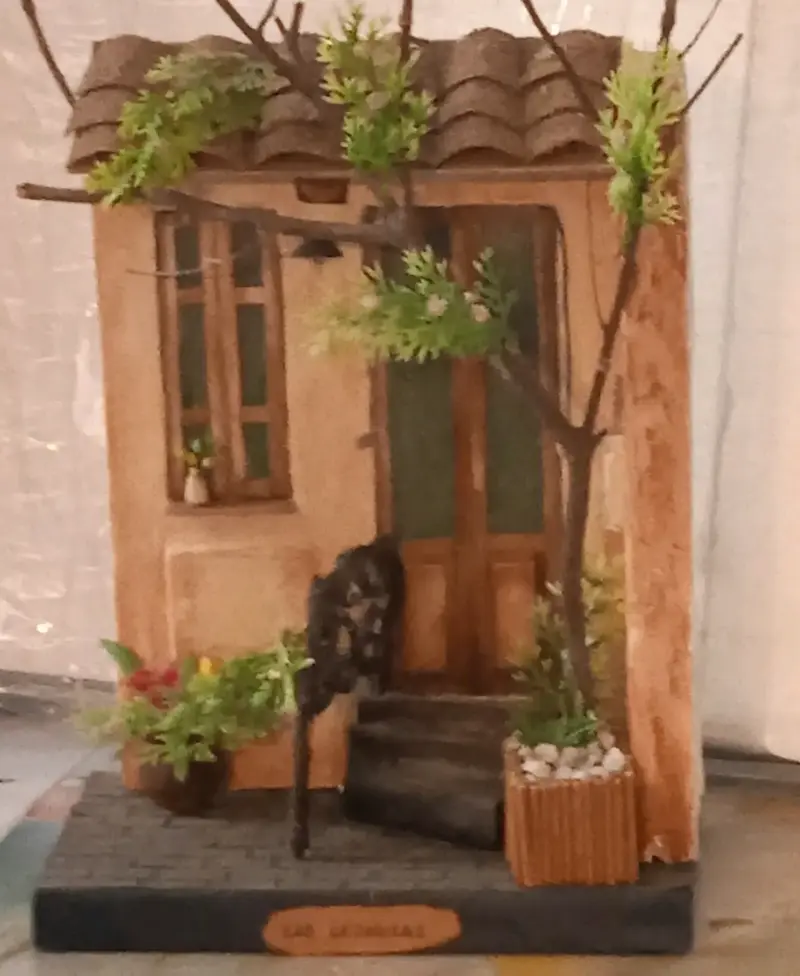 Maqueta de casa rústica con jardín