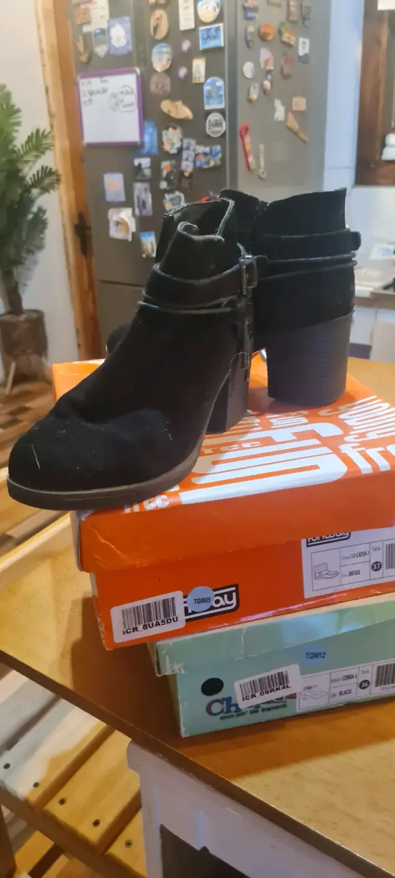 Botines negros de gamuza con tacón - 2