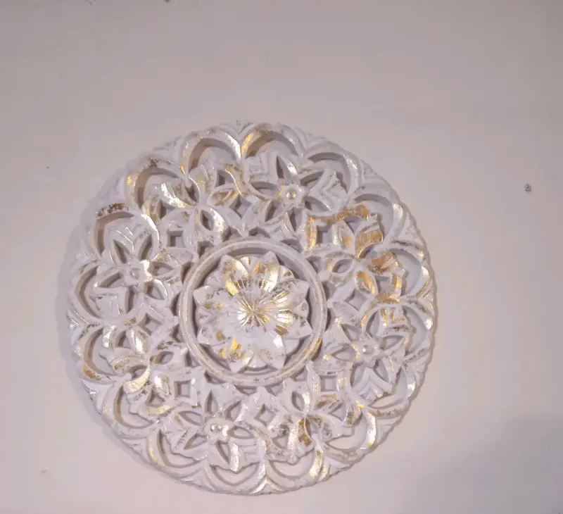 Decoración de pared circular tallada en madera