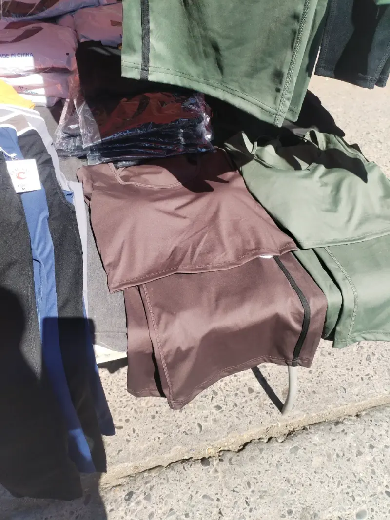 Conjunto deportivo de mujer en varios colores - 3