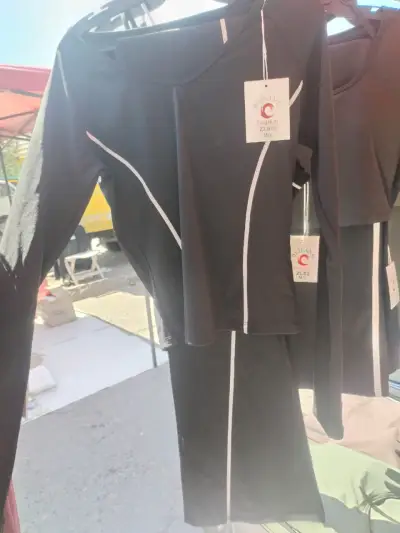 Conjunto deportivo de mujer en varios colores - miniatura 4