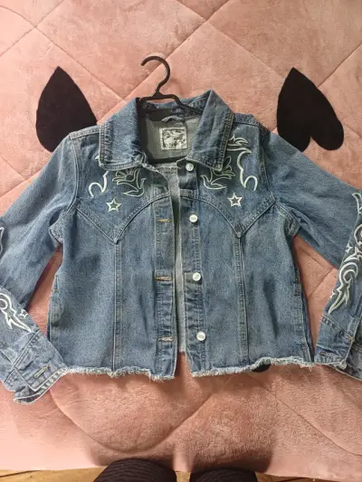 Chaqueta de mezclilla con bordados - miniatura 1