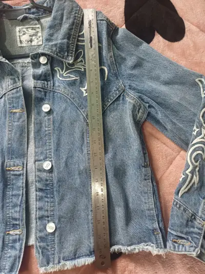 Chaqueta de mezclilla con bordados - miniatura 5