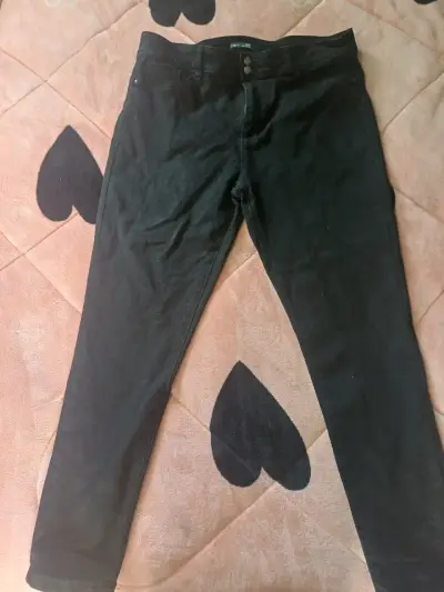 Jeans negros elasticados para mujer - miniatura 1