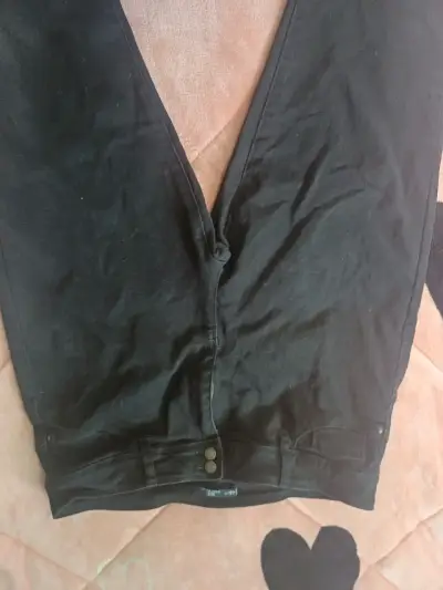 Jeans negros elasticados para mujer - miniatura 2