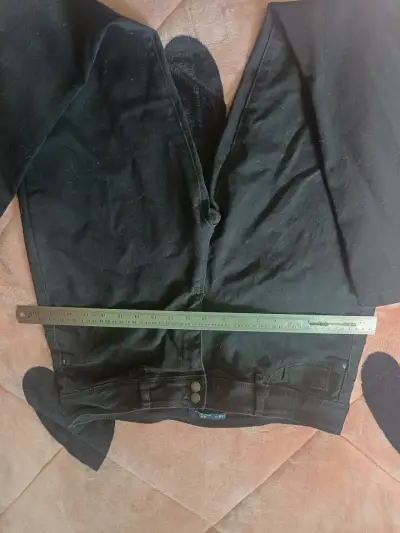 Jeans negros elasticados para mujer - miniatura 3