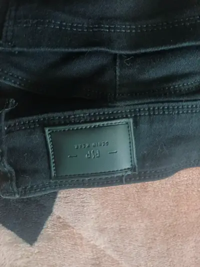 Jeans negros elasticados para mujer - miniatura 6