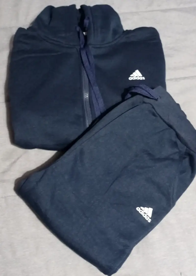 Conjunto deportivo Adidas para hombre en varios colores - 1